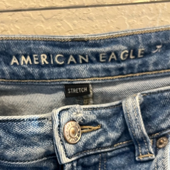 American Eagle Women's Size 8 Destructed Distressed Denim Stretch Blue Jeans - Picture 3 of 3